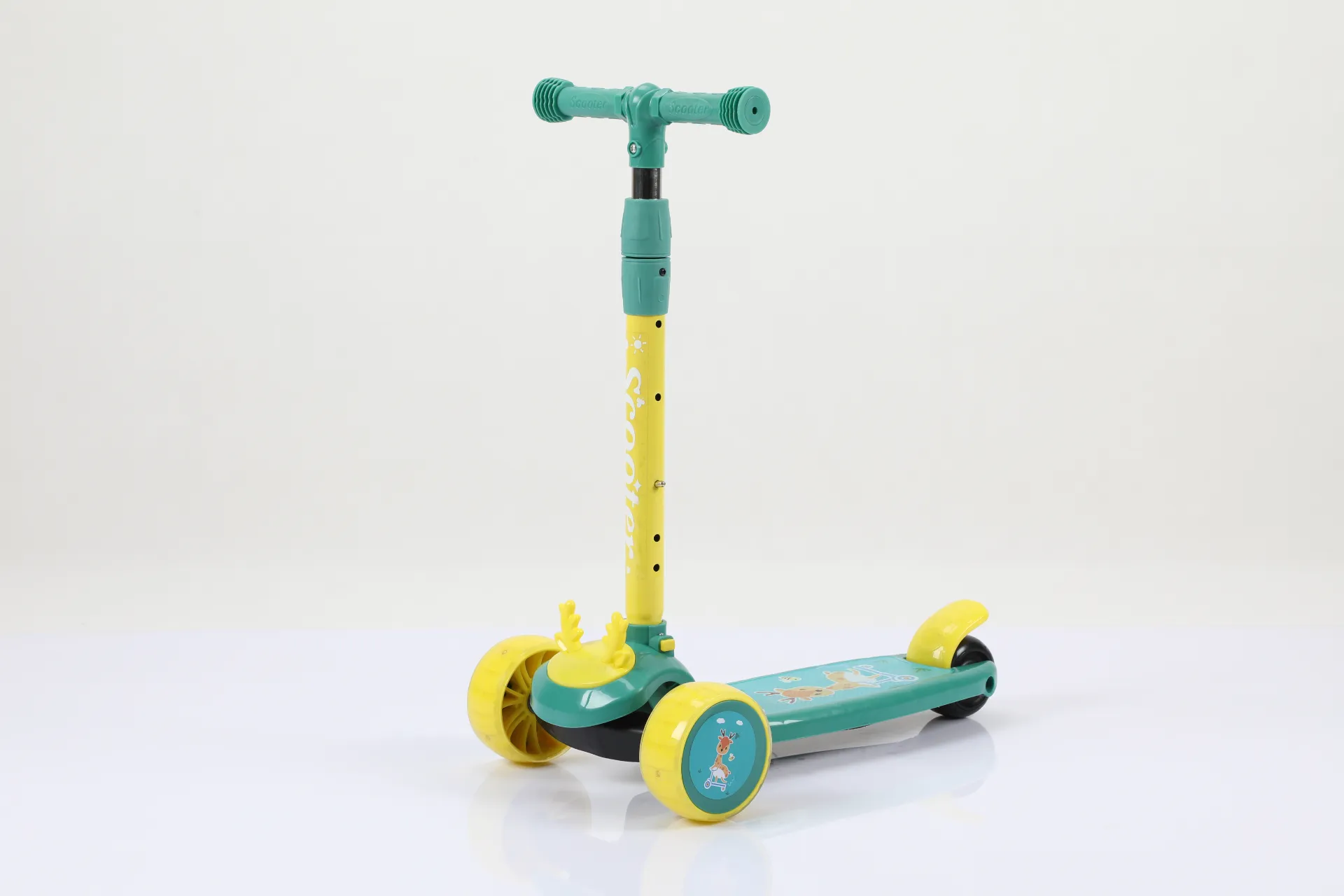 Baby Product Toys Children's Scooter Kids Balance Training Light Up 3 Wheels Foldable Kick Scooters For Kids Toddlers